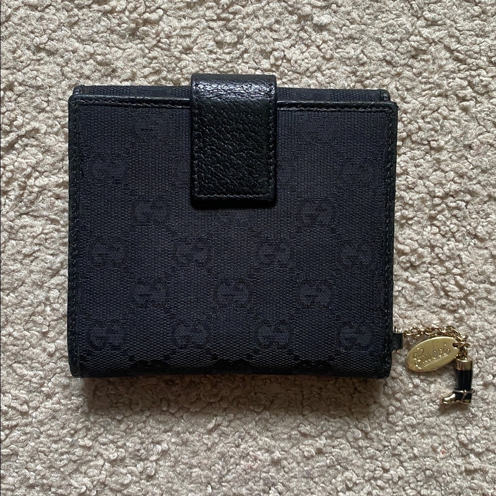 Rare Classic Vintage Gucci Black and Gold Boot Chain Charm Logo Leather Wallet